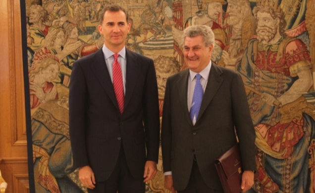 Su Majestad el Rey junto al presidente del Congreso de los Diputados, Jesús María Posada Moreno